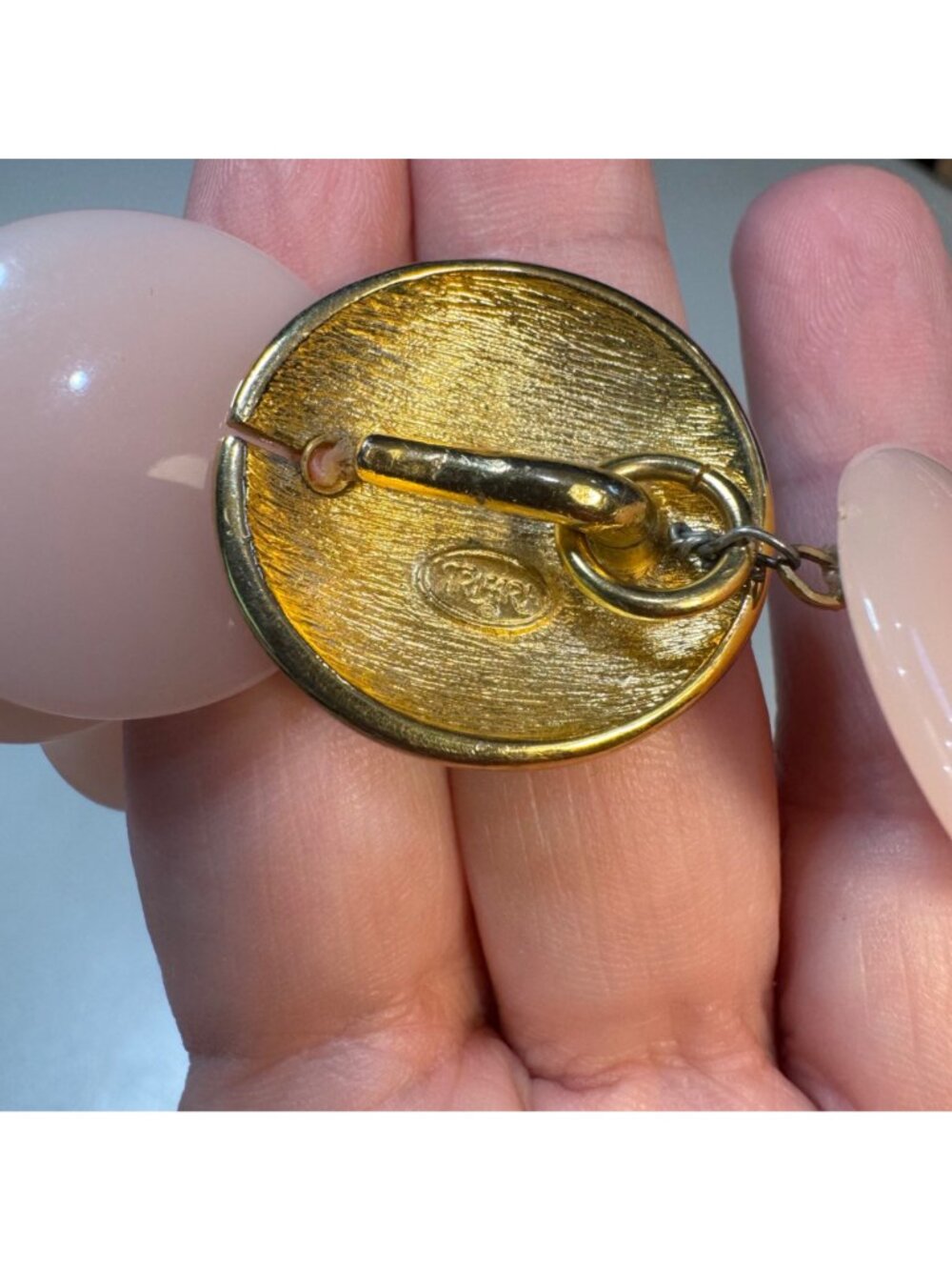 Vintage Trifari Pink Lucite Disc Beaded Necklace w Gold-Tone Clasp Elegant Retro - Picture 4 of 8